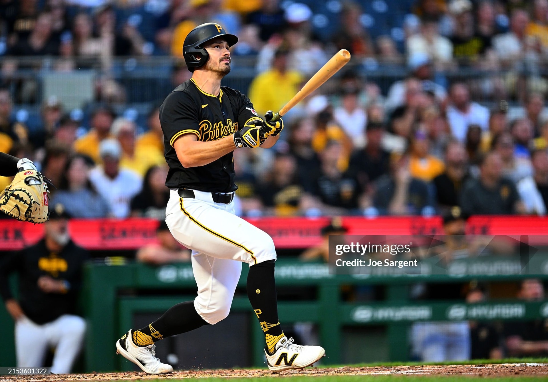 Pirates fail to hold lead set by Jones and Reynolds, lose 9-5.