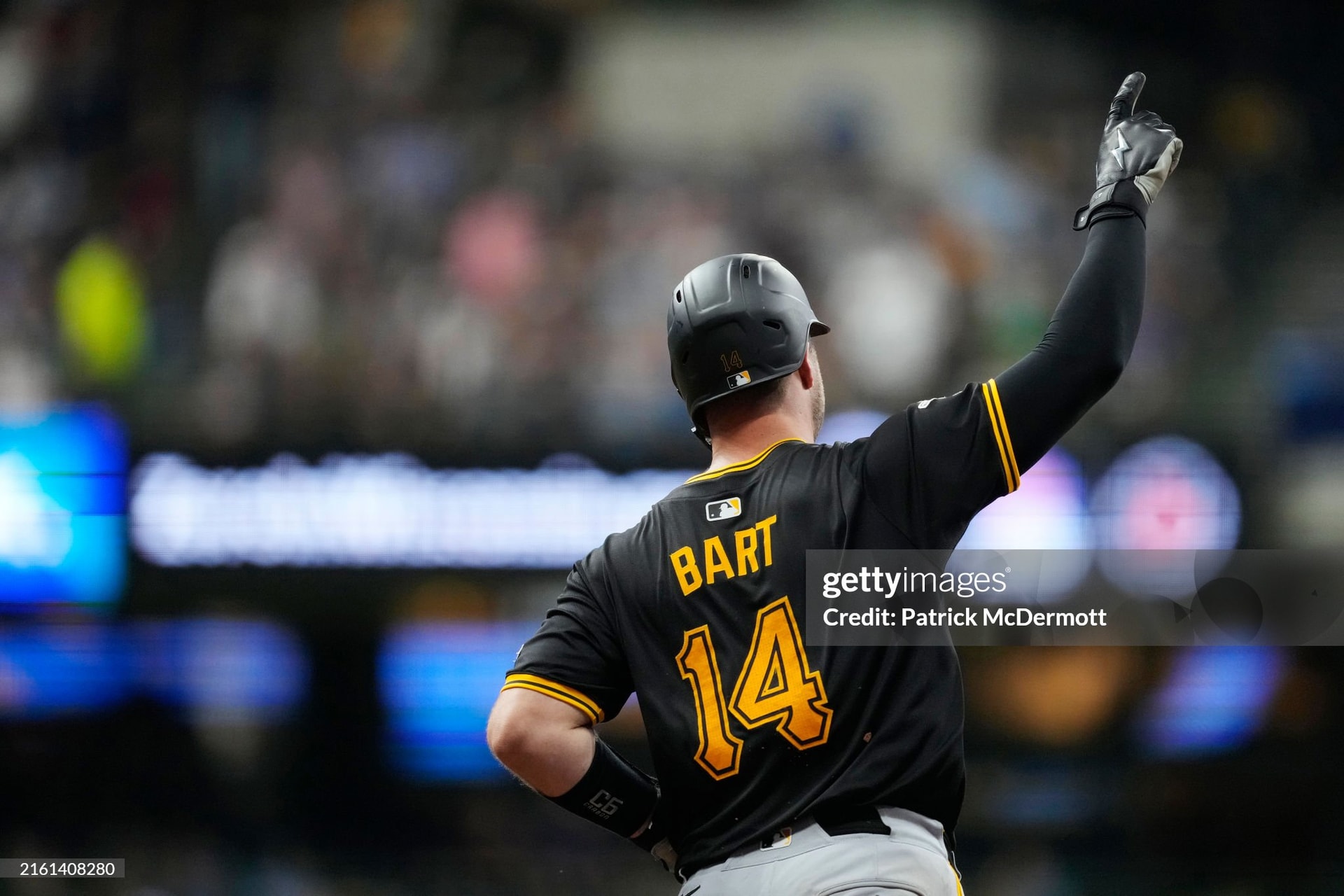 Pirates Rout Brewers to Begin Road Trip