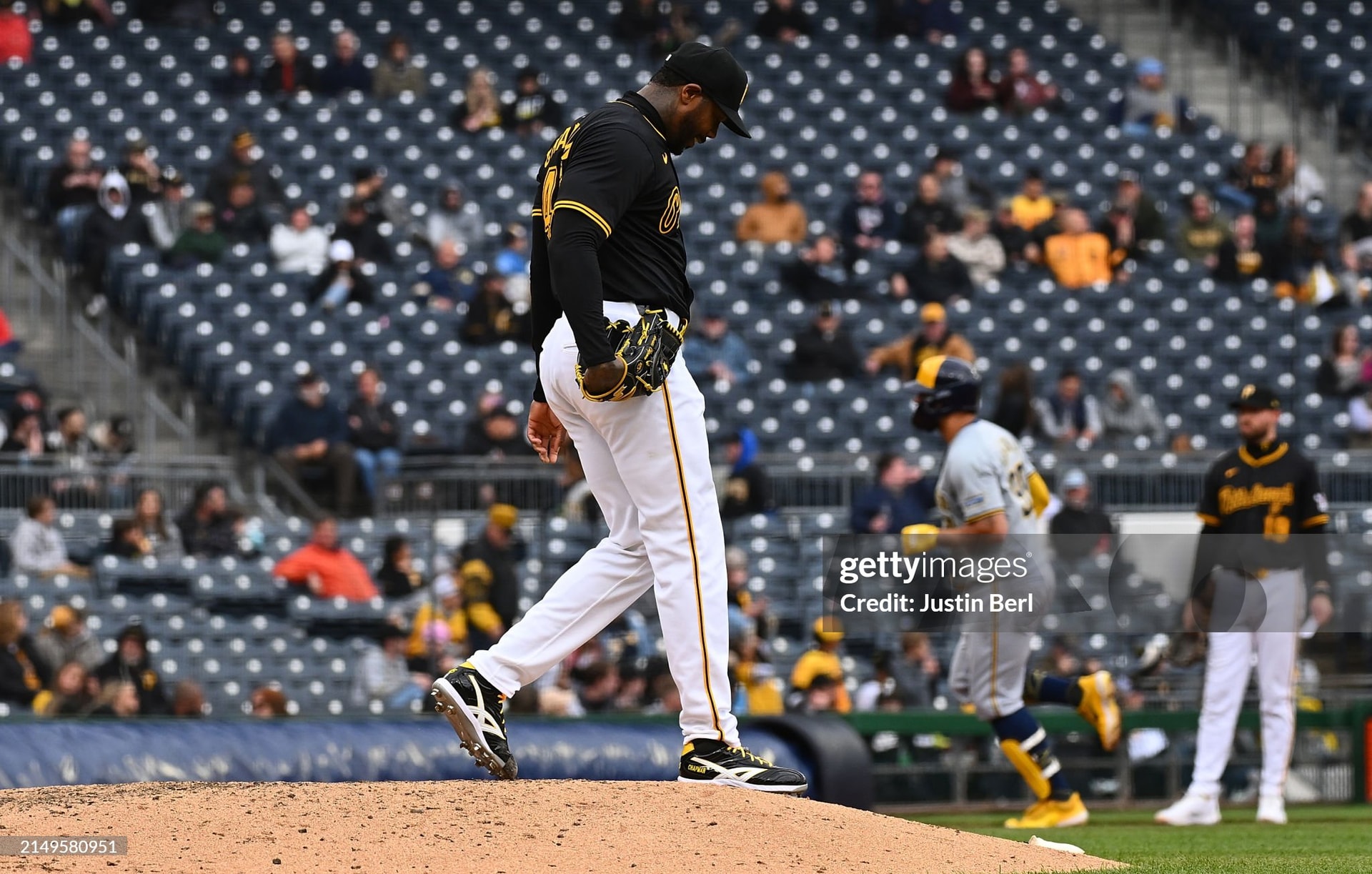 Pirates Lose to Brewers 6-4, Split Series
