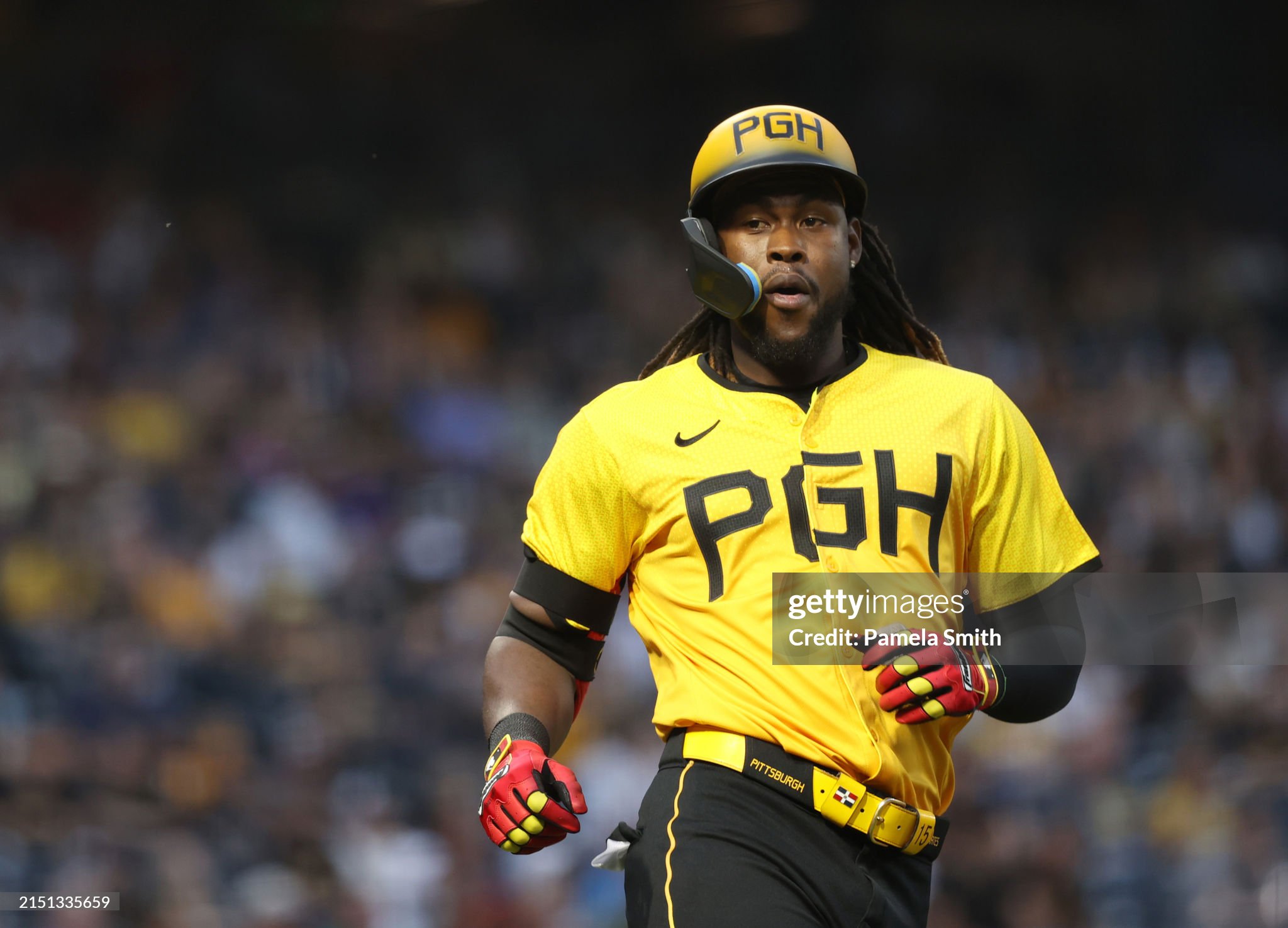 Pirates come back to take Game 2