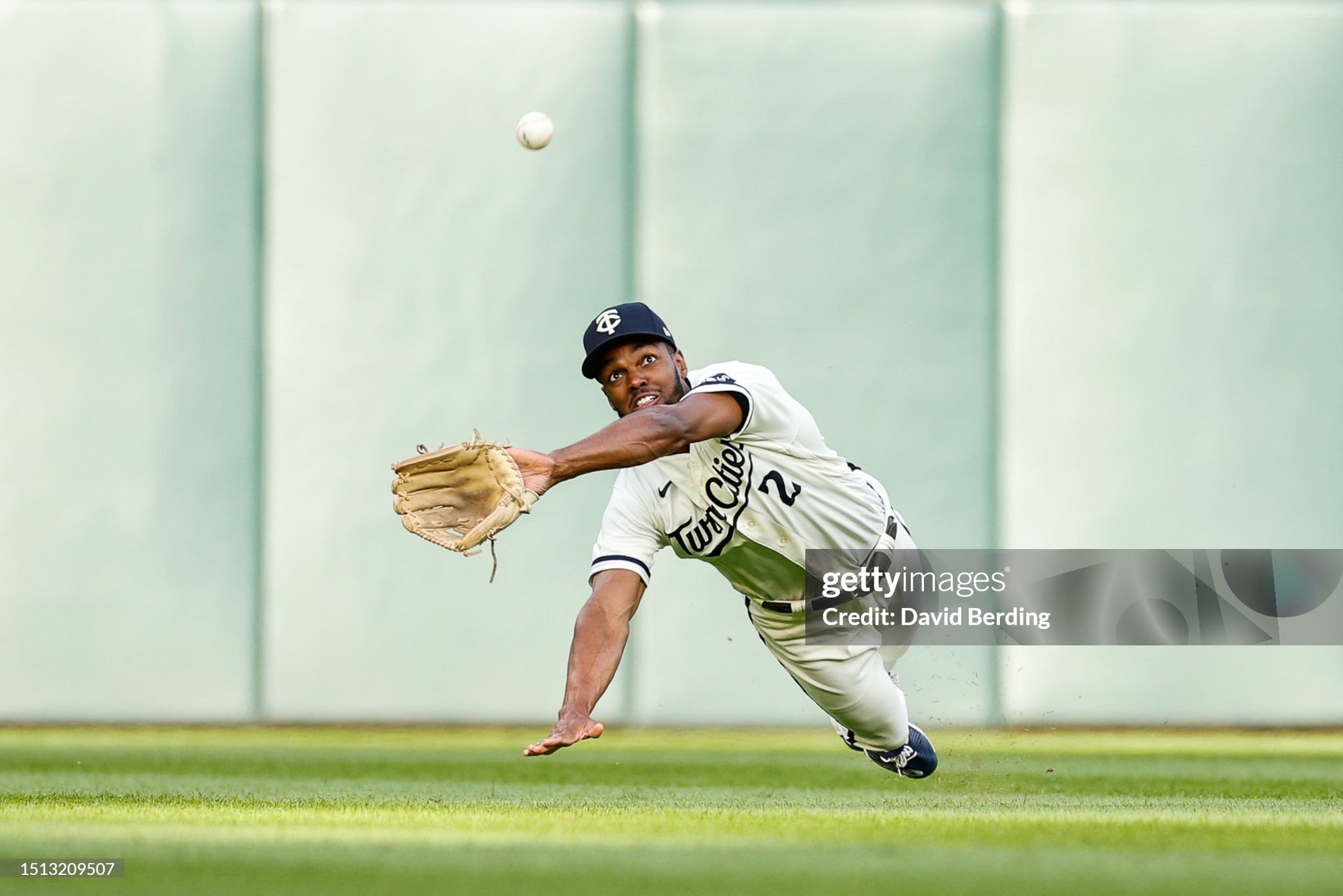 Pirates sign OF Michael A. Taylor